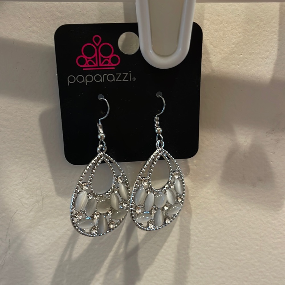 Paparazzi drop earrings